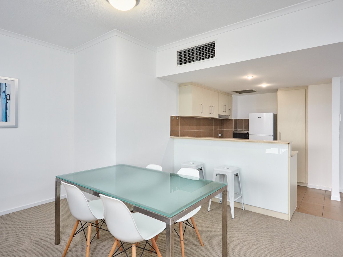 1065/1 Ocean Street BURLEIGH HEADS 6