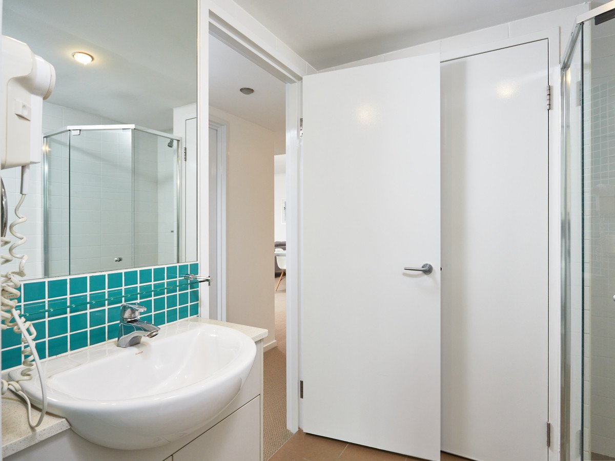 1065/1 Ocean Street BURLEIGH HEADS 9