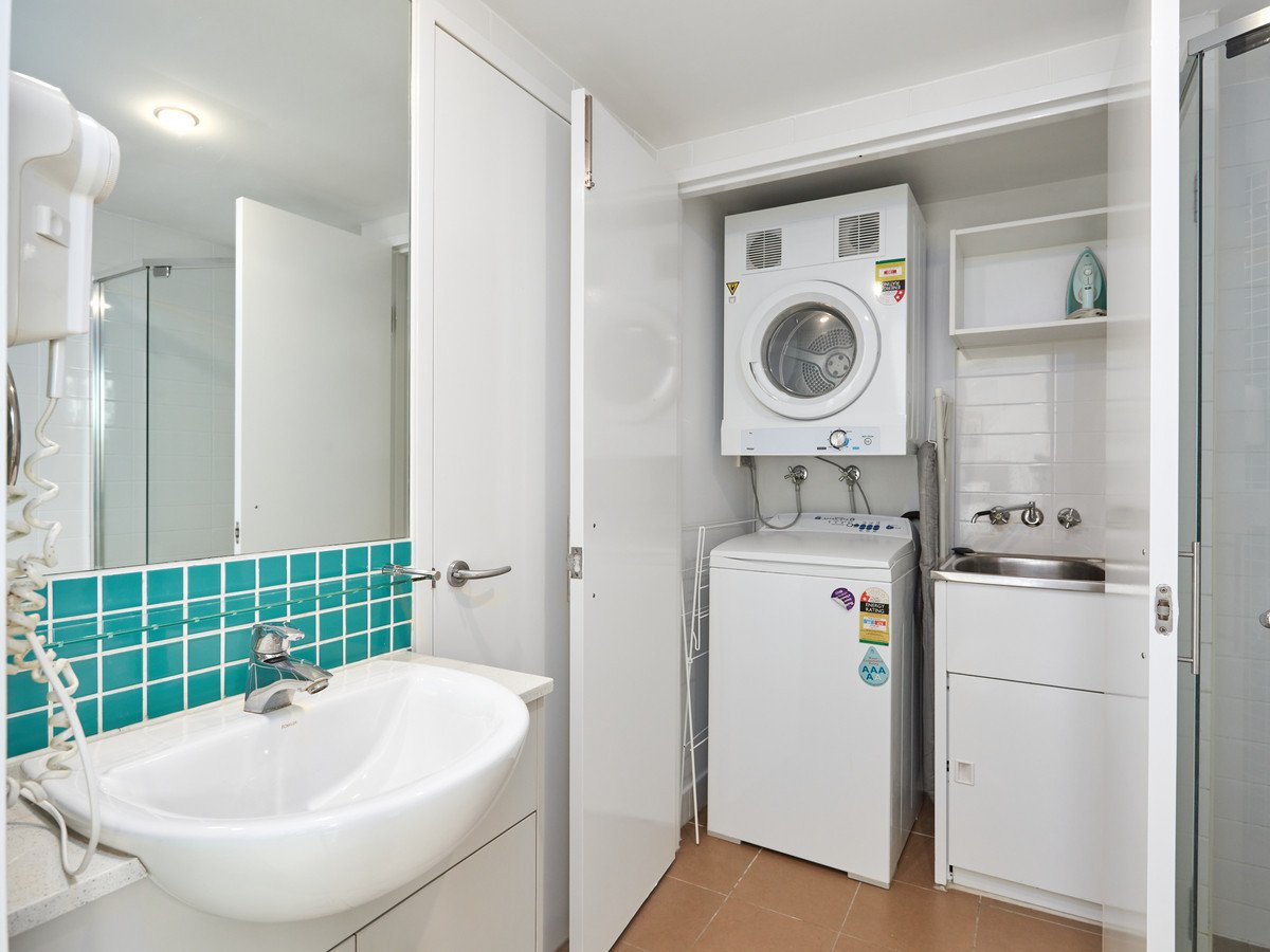 1065/1 Ocean Street BURLEIGH HEADS 10