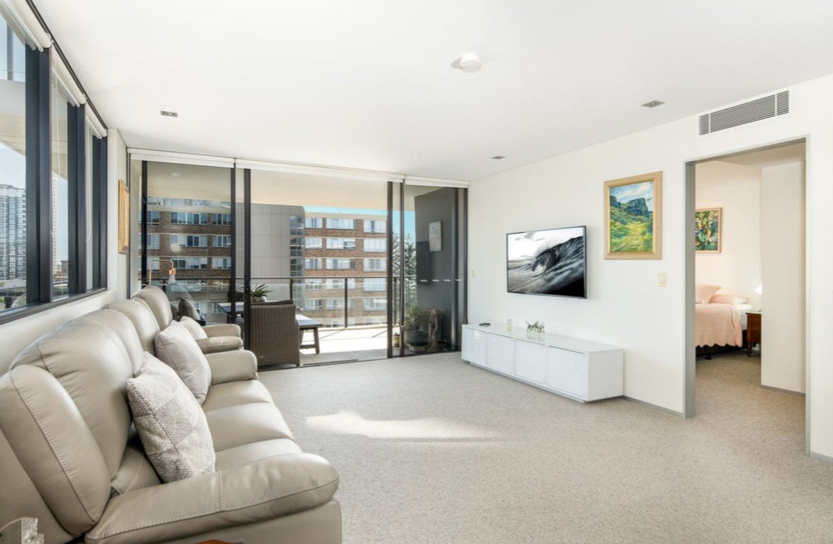 1065/2-14 The Esplanade Burleigh Heads 3