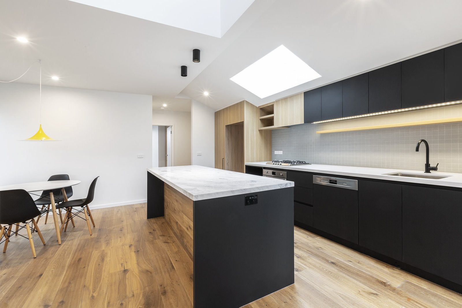Gallery: 106a Beach Road