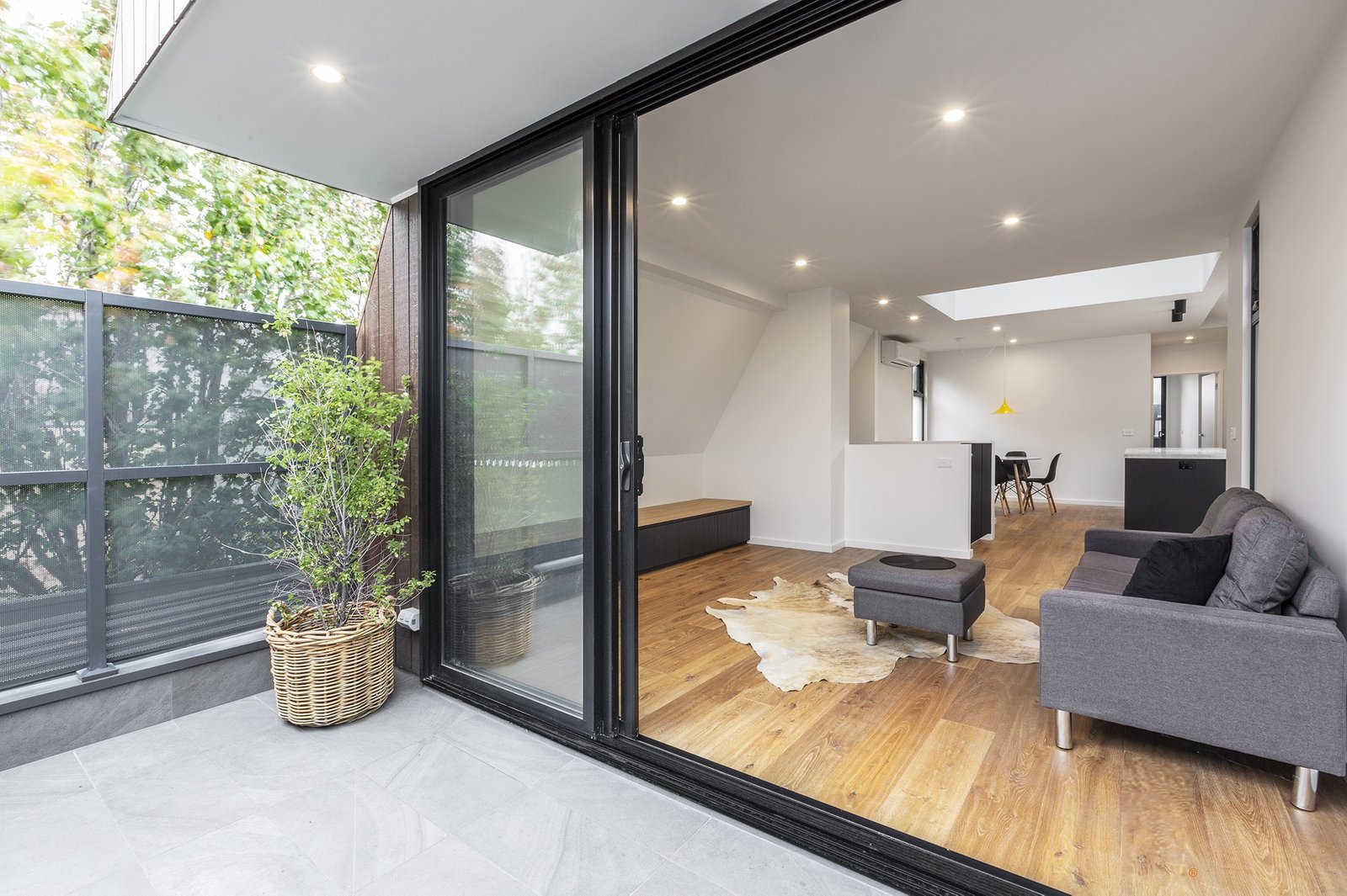 Gallery: 106a Beach Road
