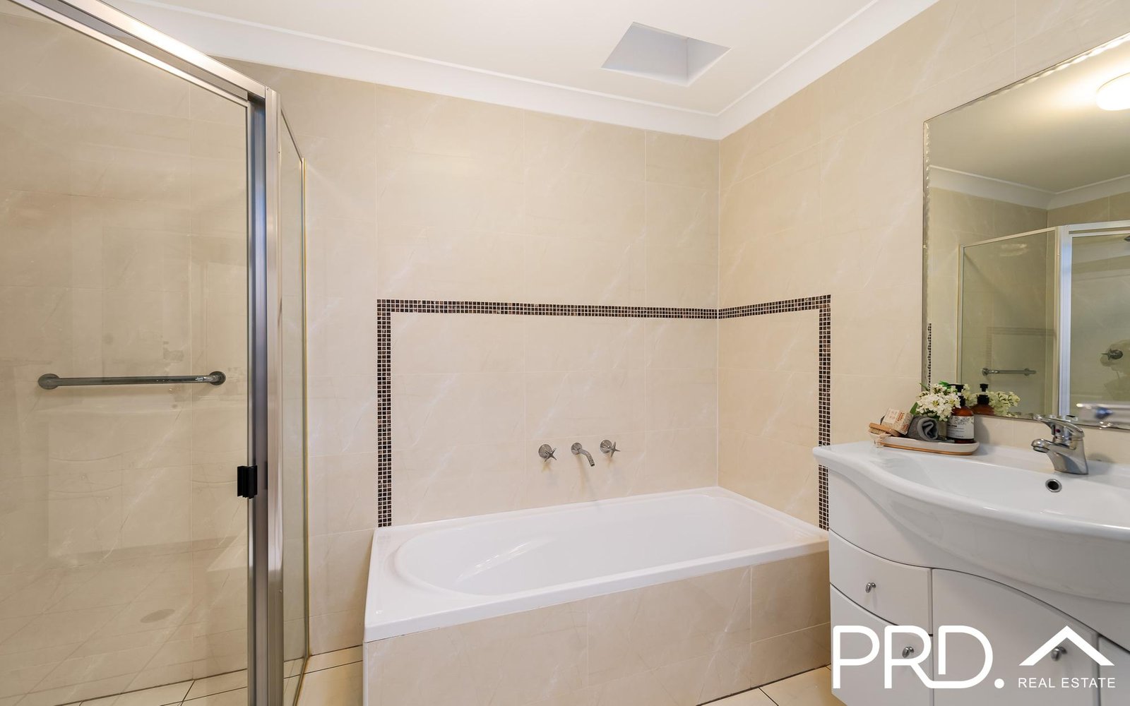 106a Tompson Road PANANIA 8