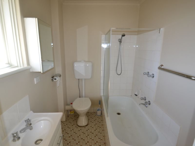 Gallery: 10/7 Anderson Court