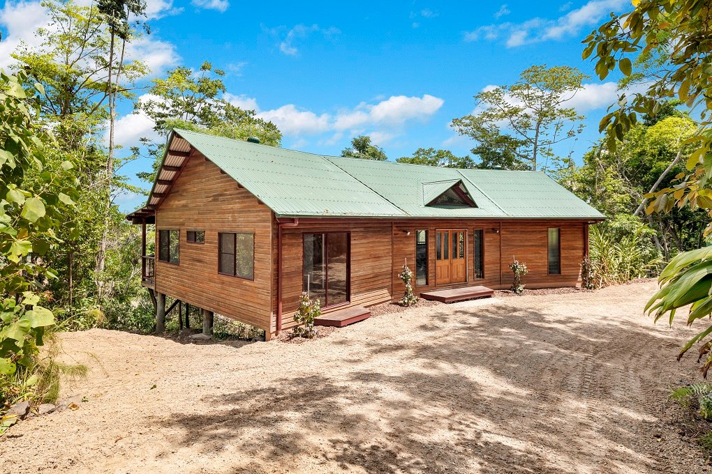 107 Camille Drive STRATHDICKIE 9