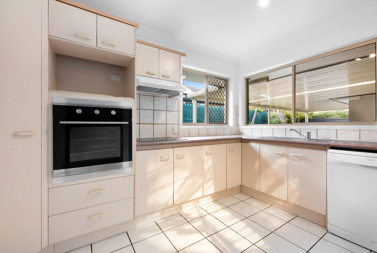 107 Kingarry Circuit Merrimac 13