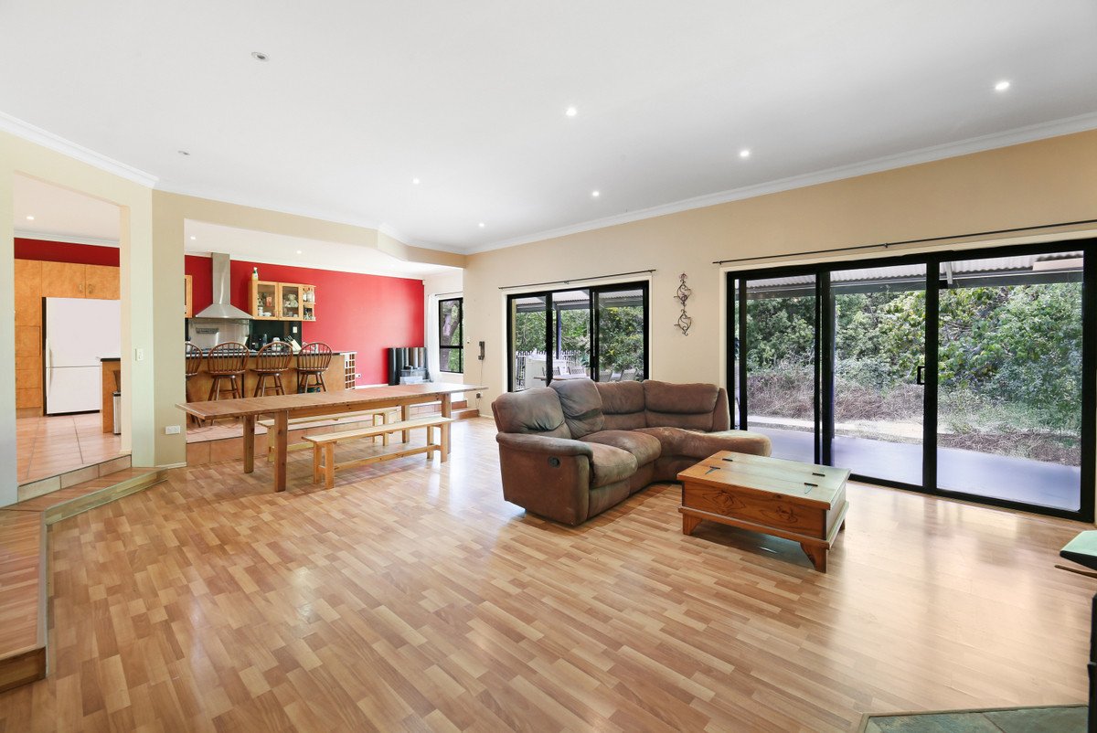 107 Valley Drive Tallebudgera 4