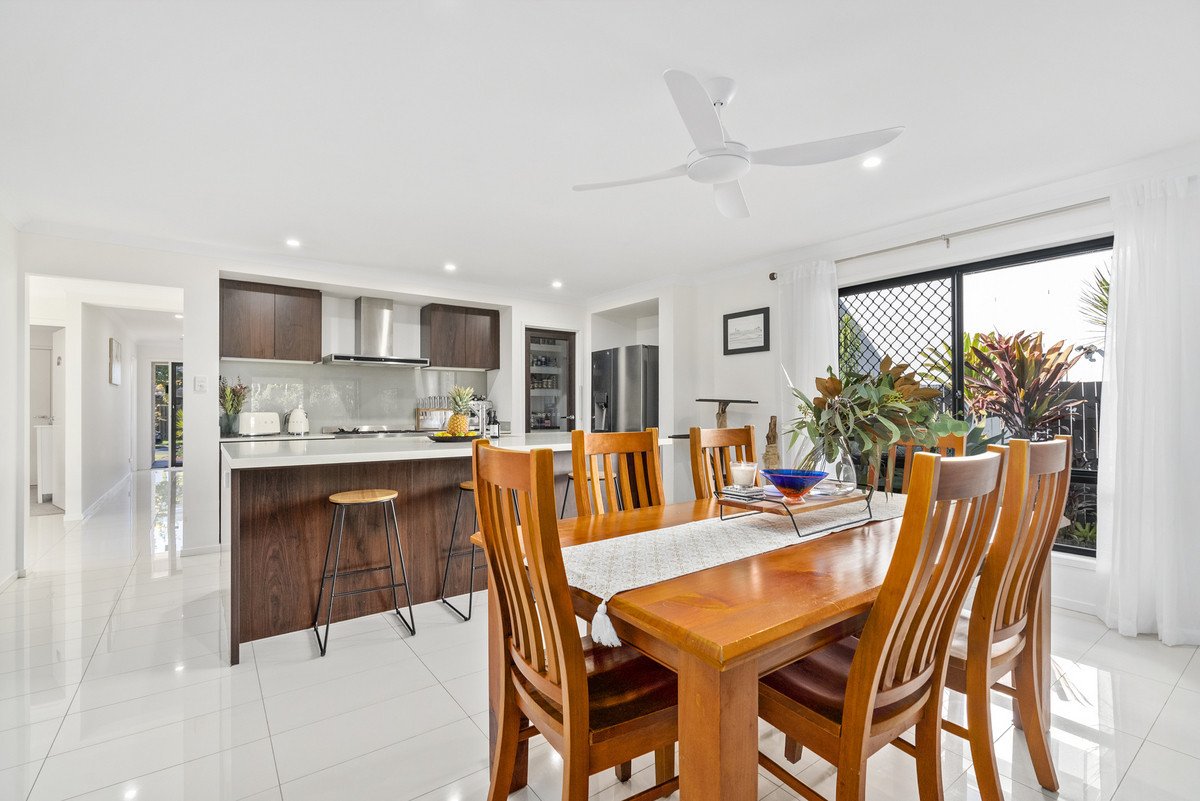 107 Yodelay Street VARSITY LAKES 5