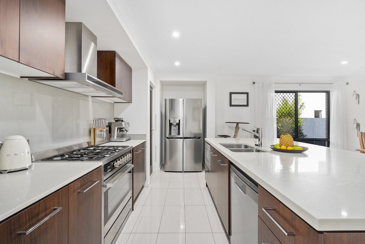 107 Yodelay Street VARSITY LAKES 6