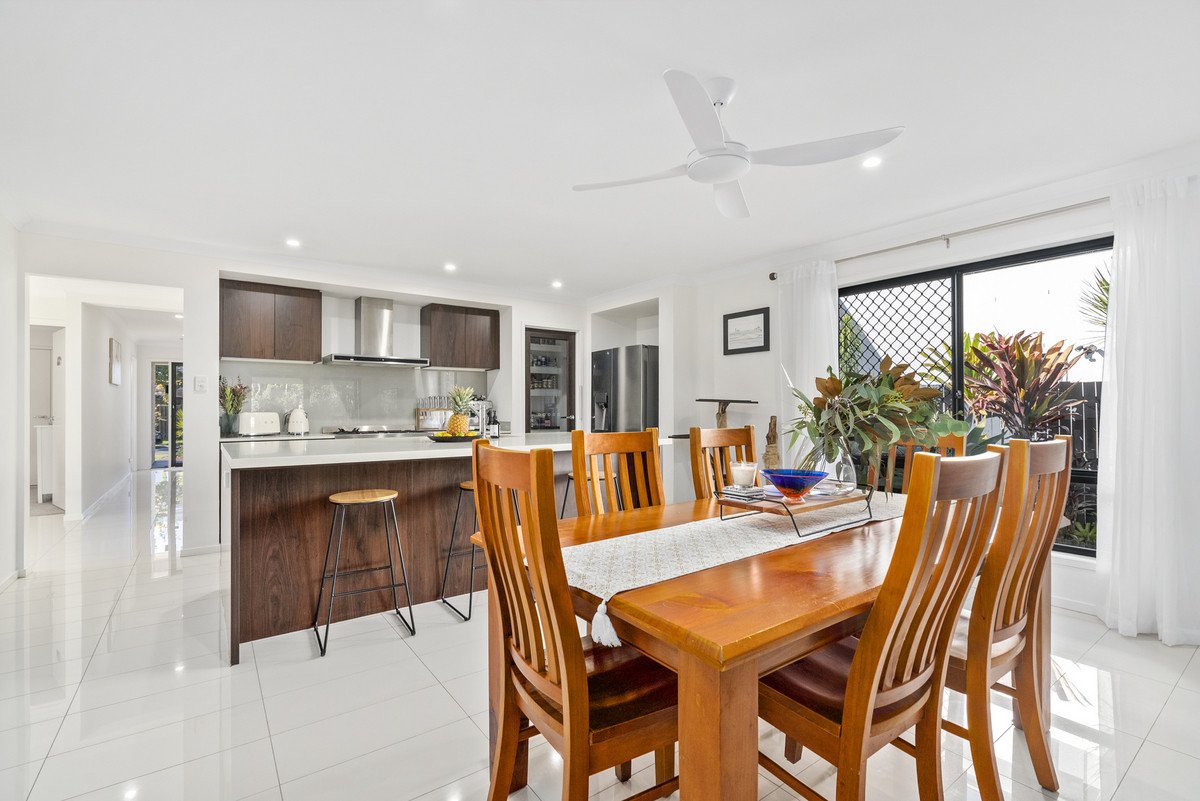 107 Yodelay Street VARSITY LAKES 5