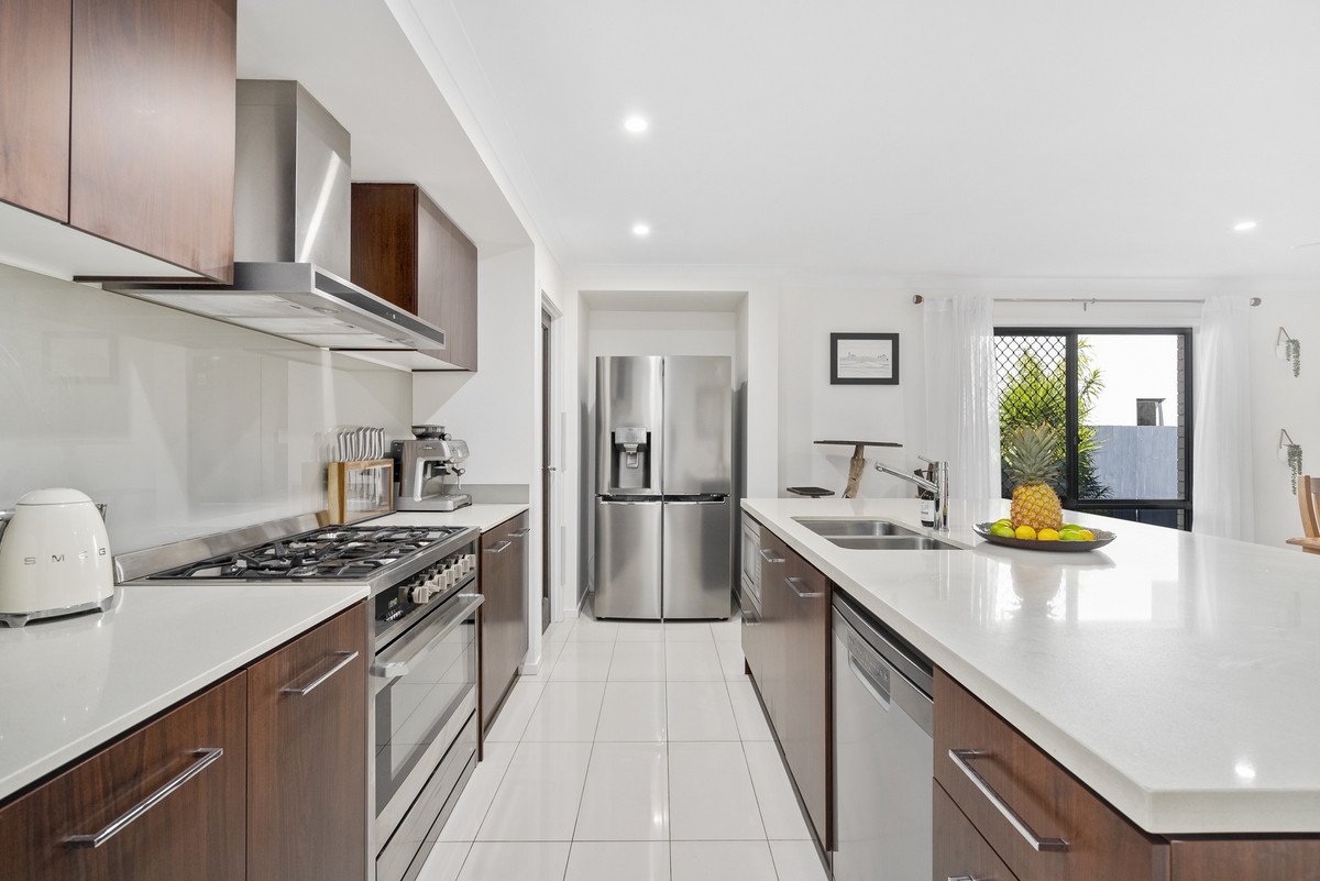 107 Yodelay Street VARSITY LAKES 6