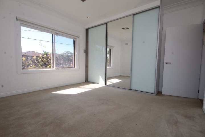 1070 Canterbury Road ROSELANDS 5