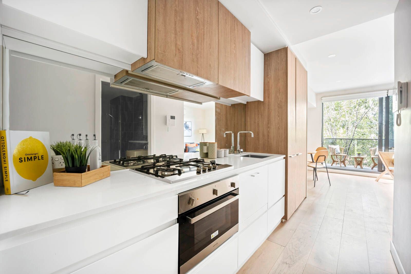 Gallery: 107/160 Hotham Street