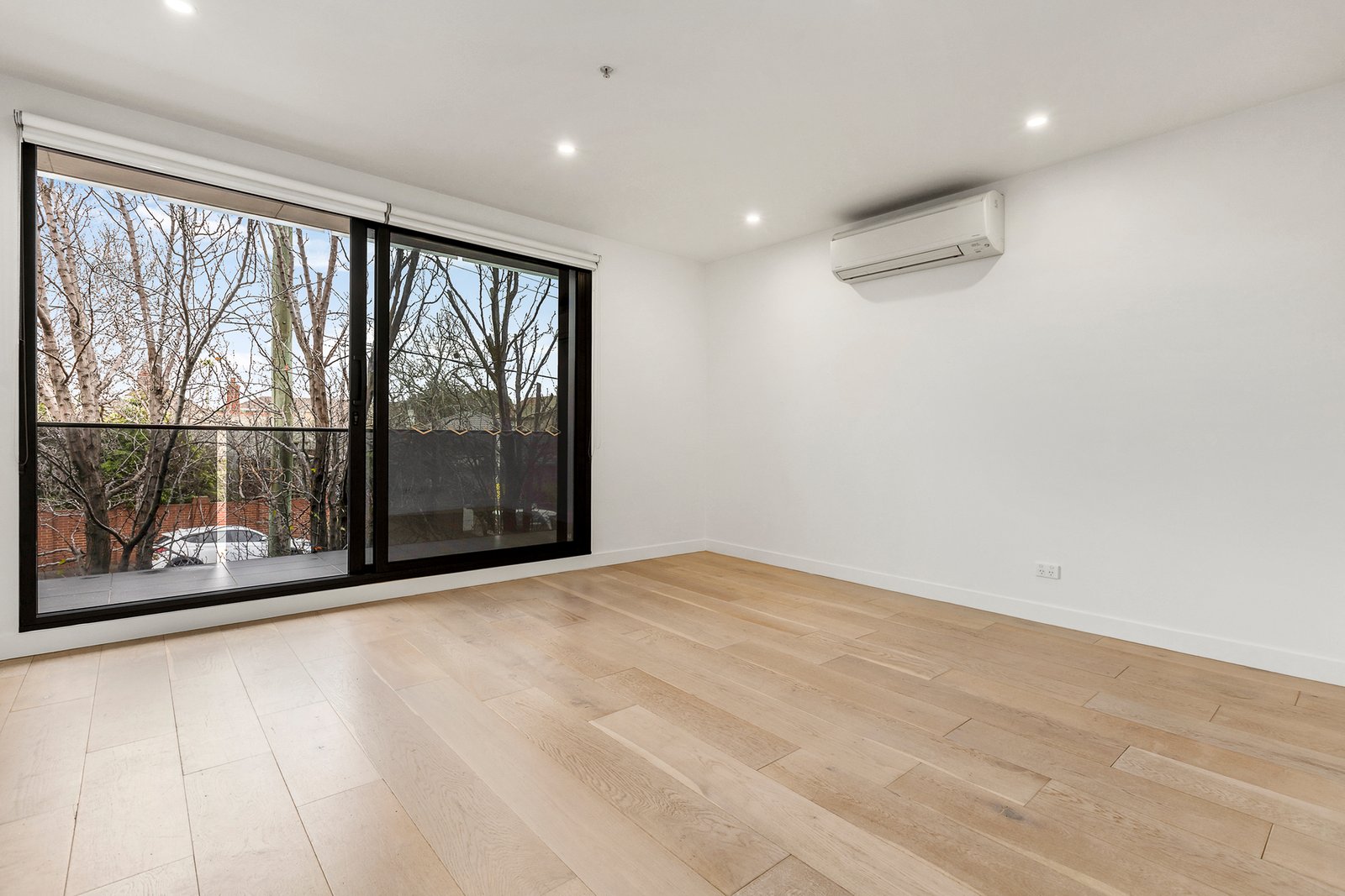 Gallery: 107/160 Hotham Street