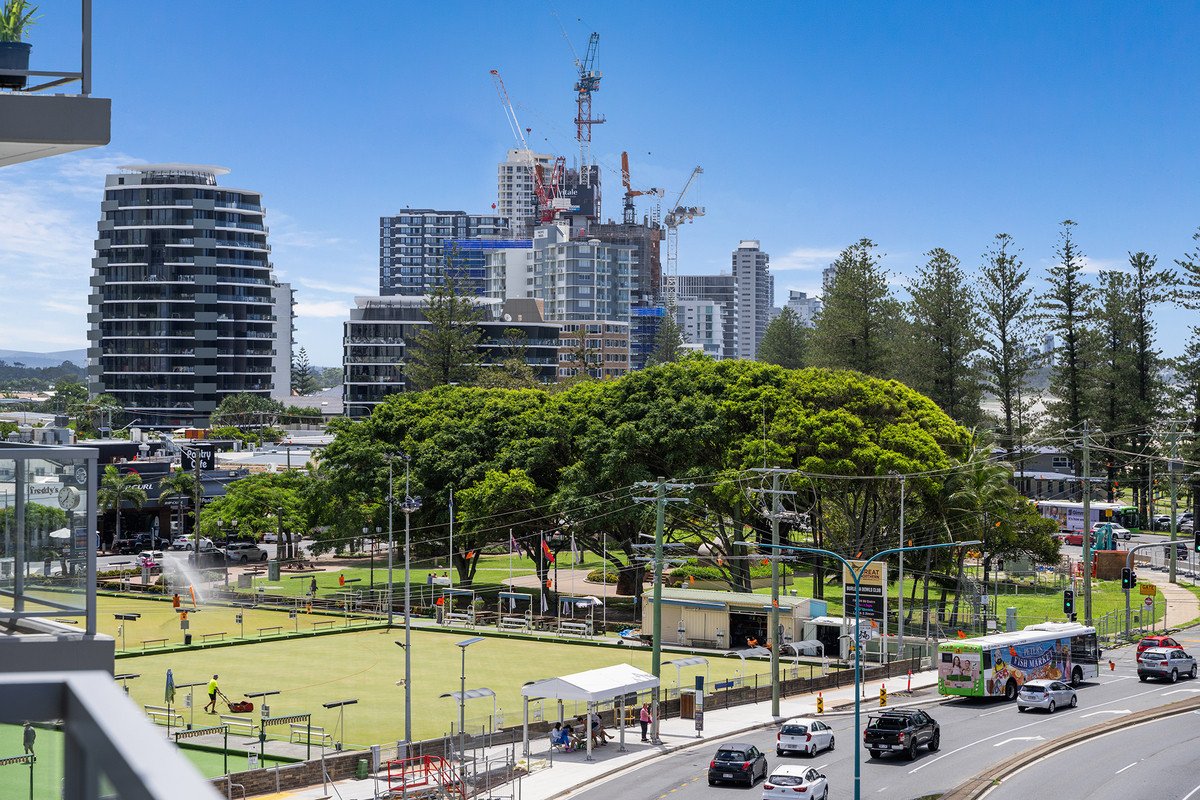 1072/1 Ocean Street Burleigh Heads 5
