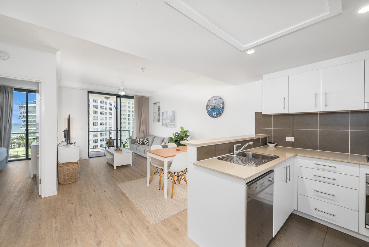 1072/1 Ocean Street Burleigh Heads 7