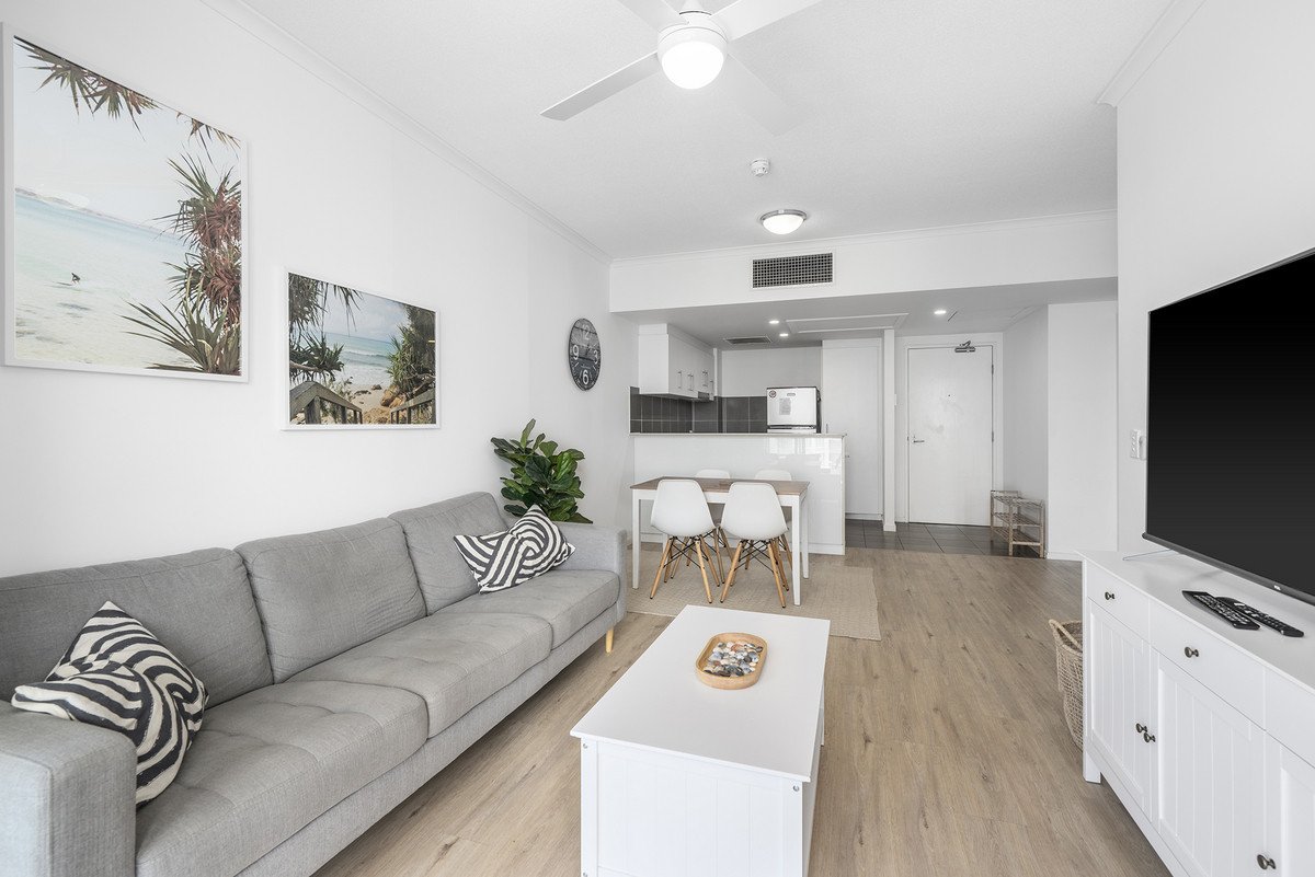 1072/1 Ocean Street Burleigh Heads 9