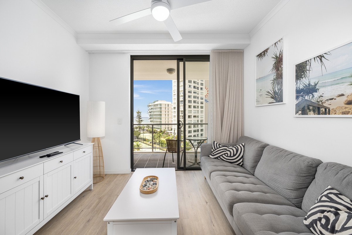 1072/1 Ocean Street Burleigh Heads 10