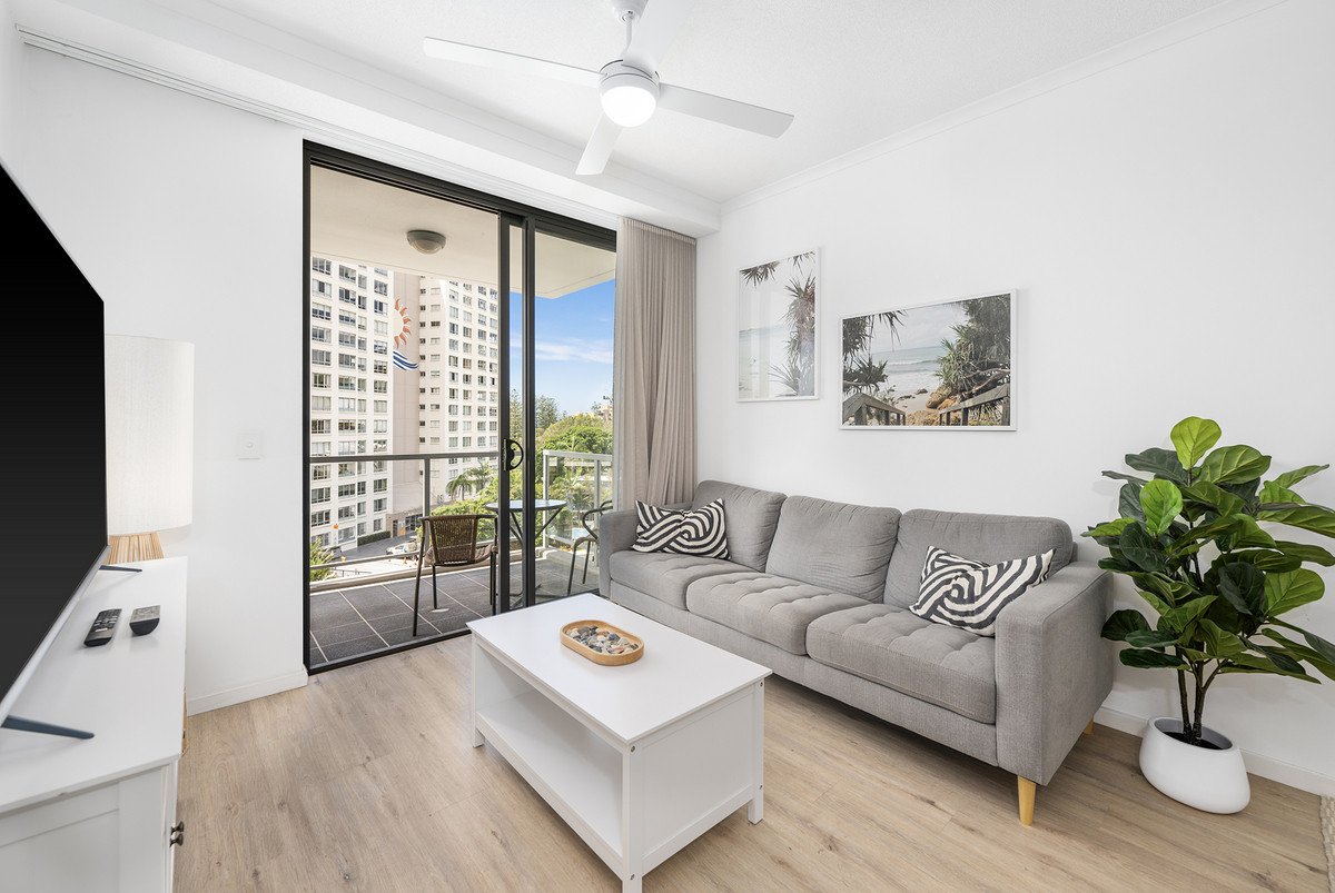 1072/1 Ocean Street Burleigh Heads 11