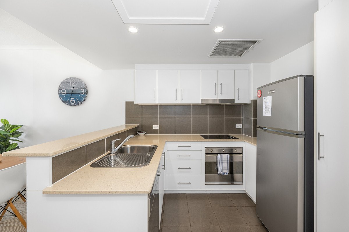 1072/1 Ocean Street Burleigh Heads 12