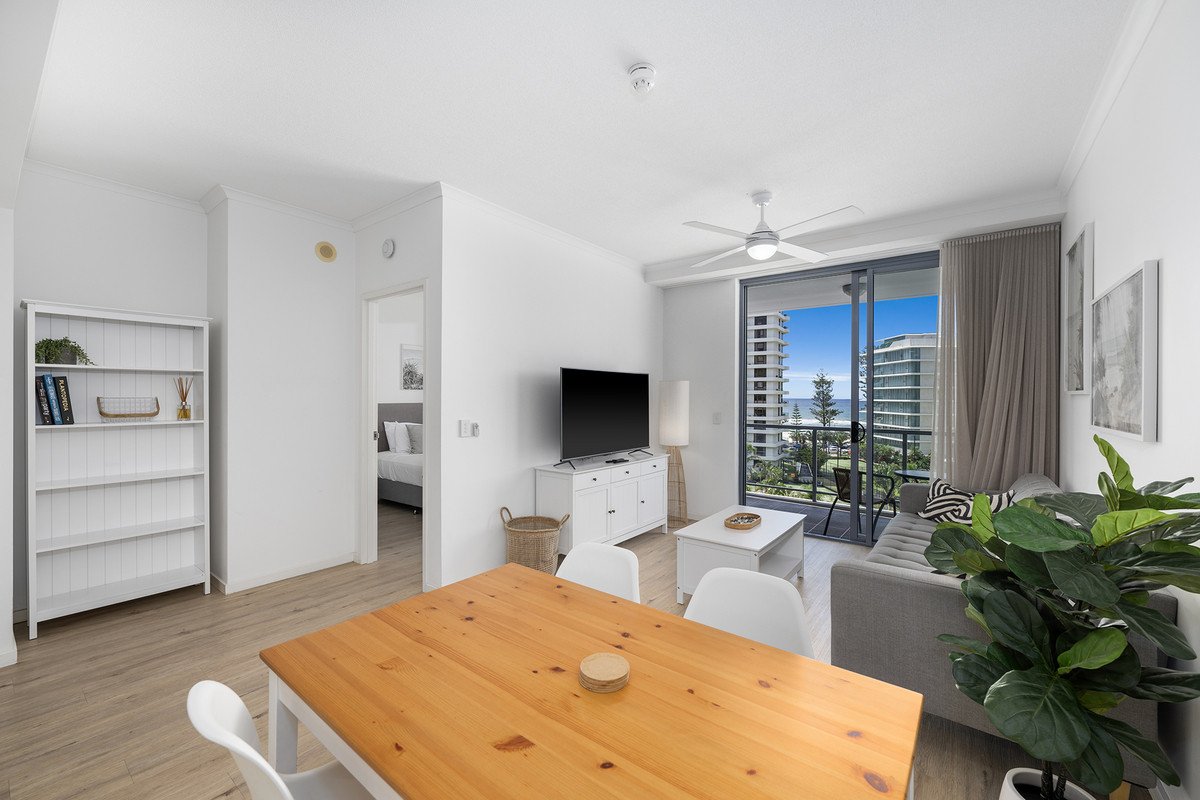 1072/1 Ocean Street Burleigh Heads 13