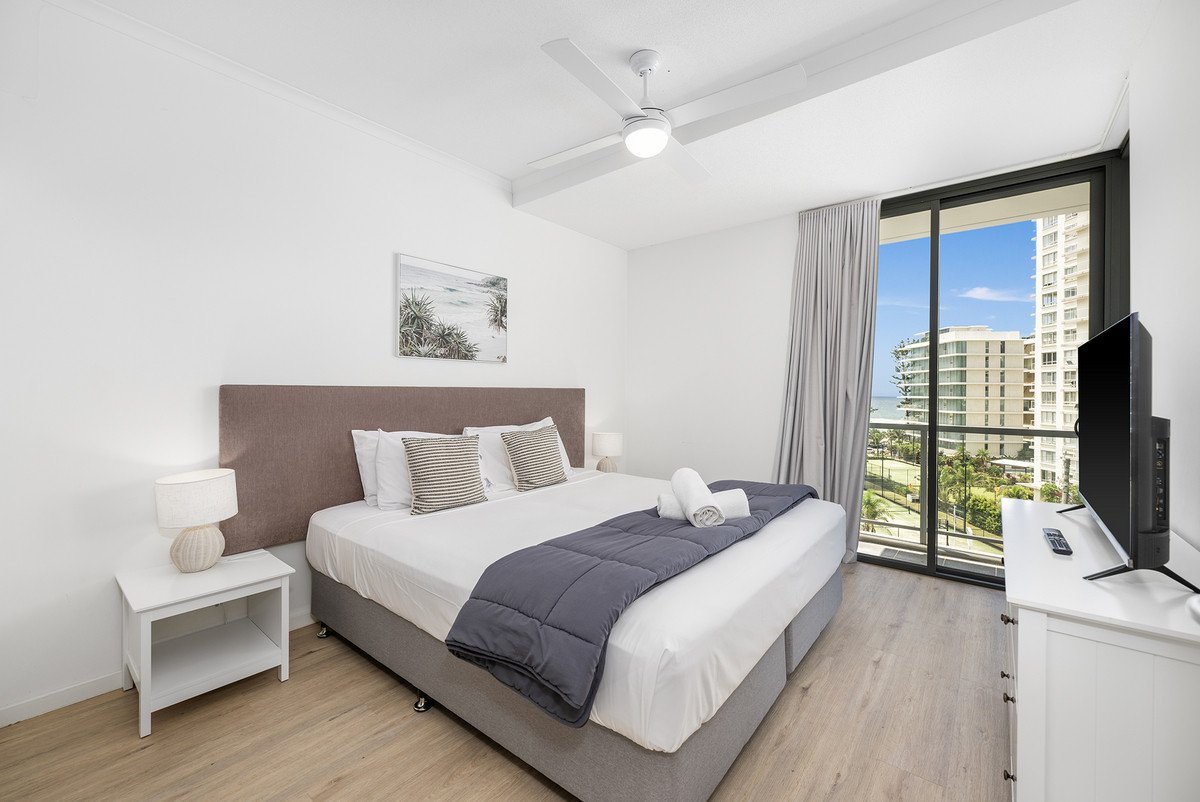 1072/1 Ocean Street Burleigh Heads 14