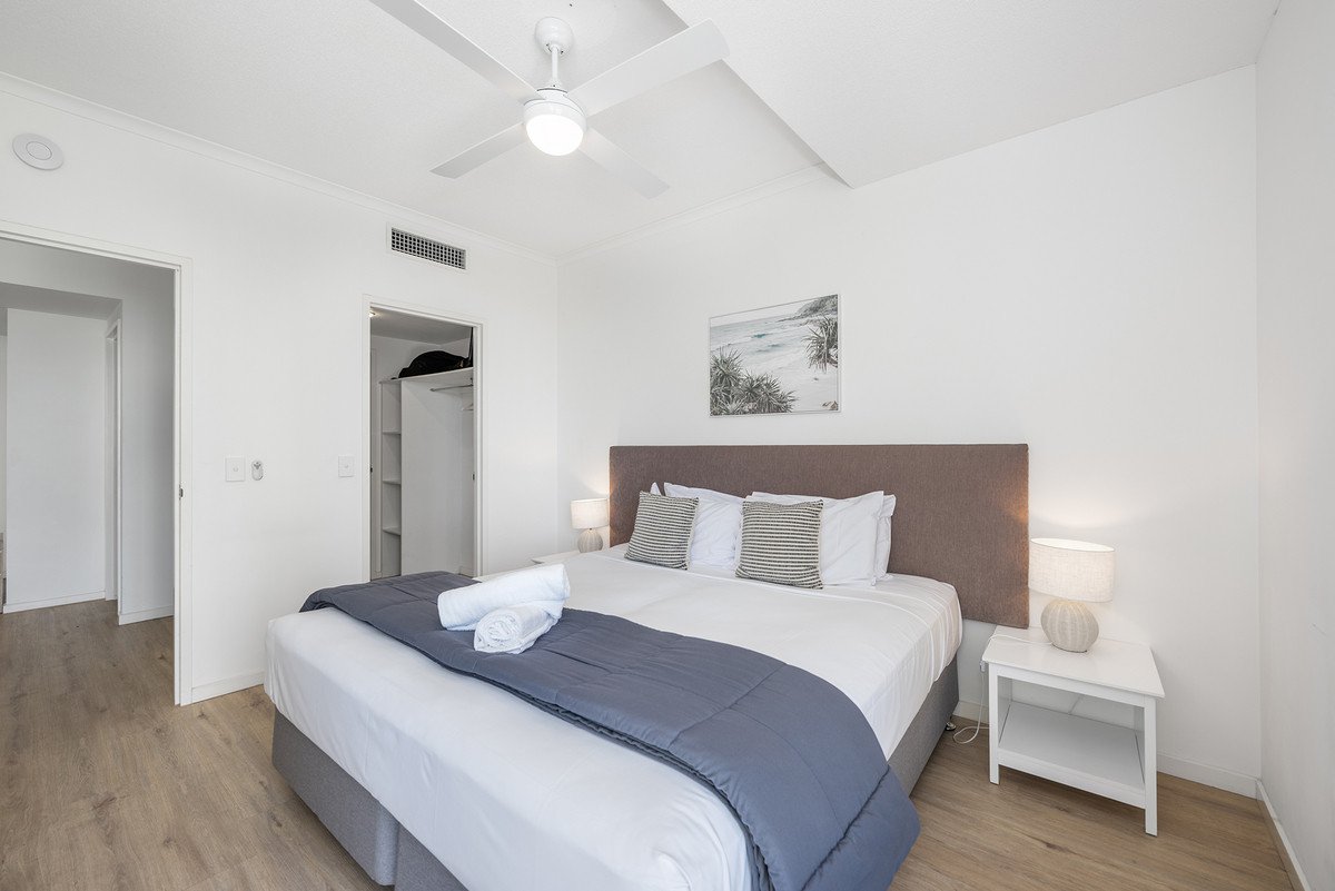 1072/1 Ocean Street Burleigh Heads 16