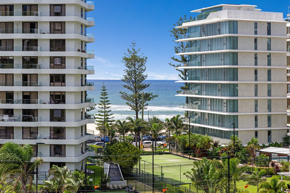 1072/1 Ocean Street Burleigh Heads 17