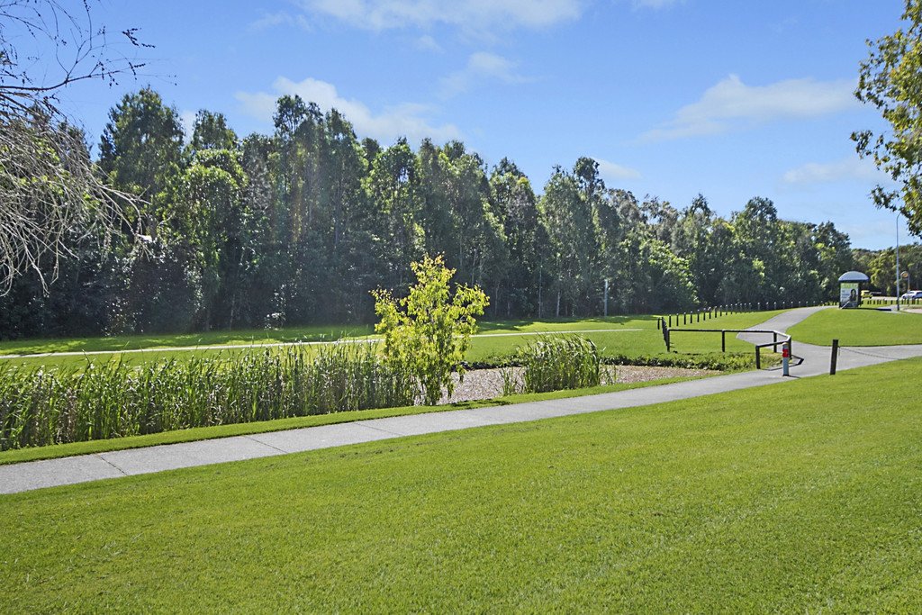 10/74 Greenway Drive BANORA POINT 7