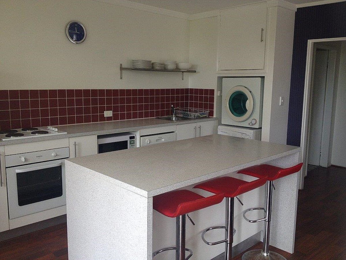 10/74 The Esplande  Burleigh Heads 3