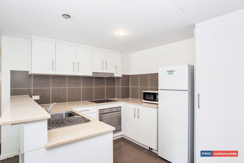 1076/1 Ocean Street BURLEIGH HEADS 4