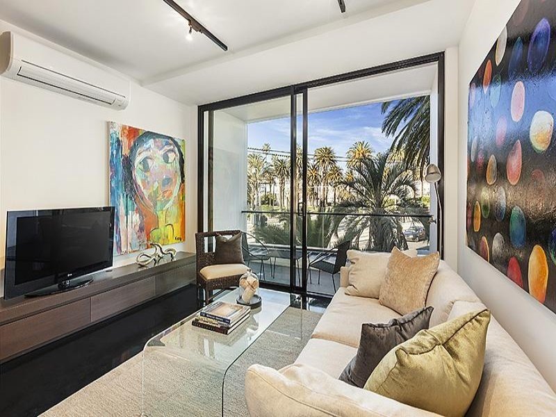 Gallery: 107/72 Acland Street