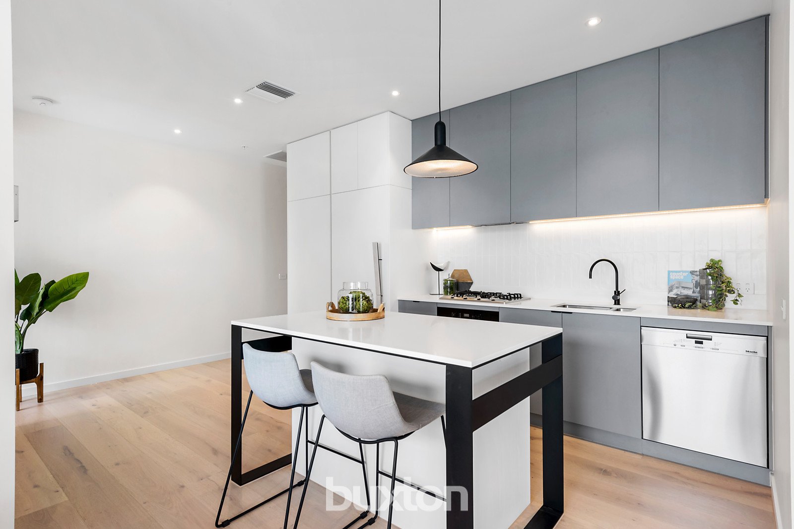 Gallery: 107/88 Bay Road