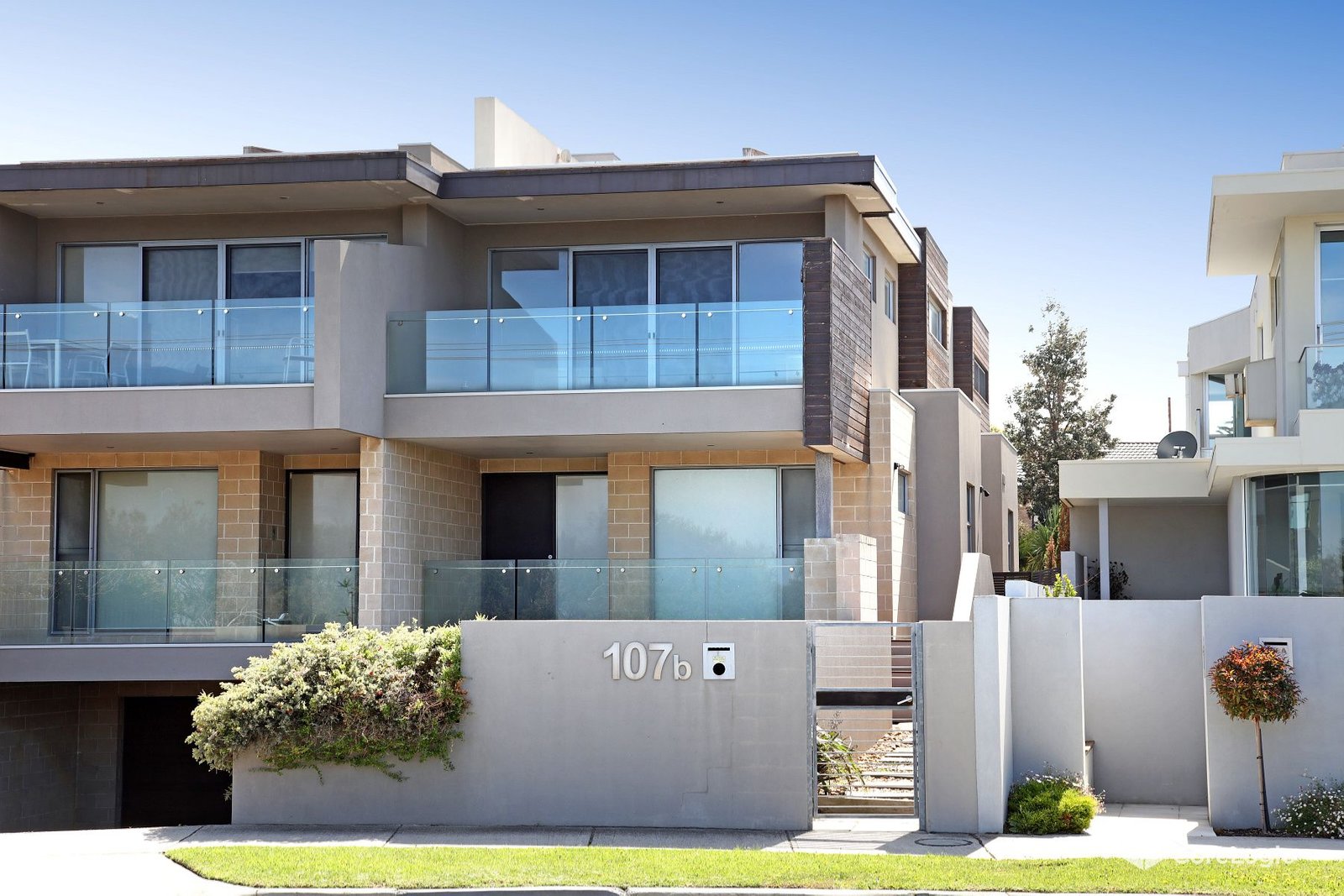 Gallery: 107B Beach Road