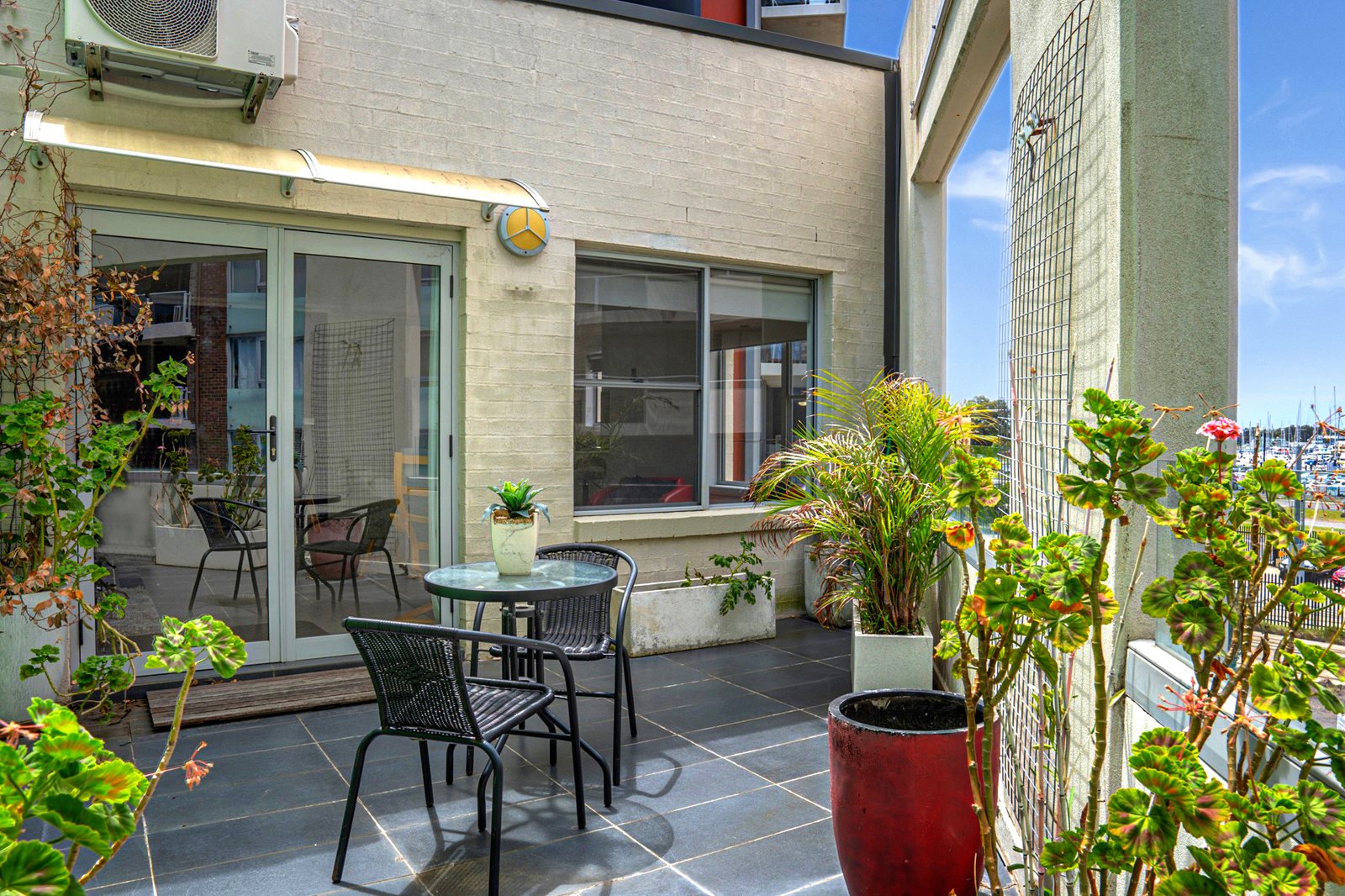 10/8 Bellevue Street NEWCASTLE WEST 8