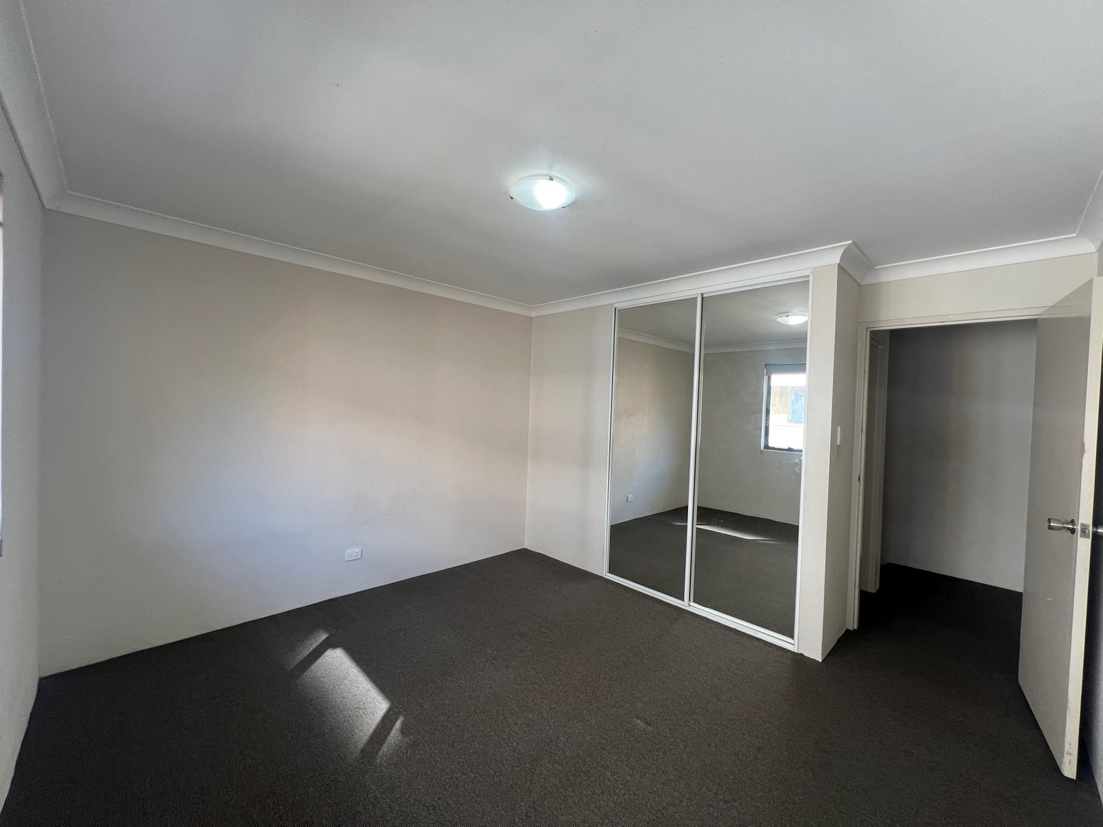 10/8 Castlereagh Street LIVERPOOL 15