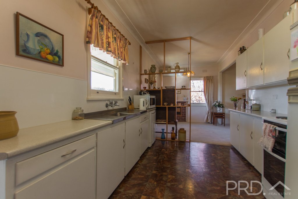 108 Lockhart Street ADELONG 4