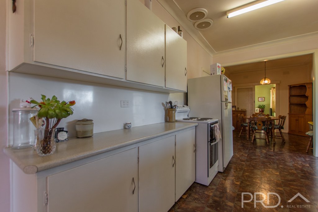 108 Lockhart Street ADELONG 5
