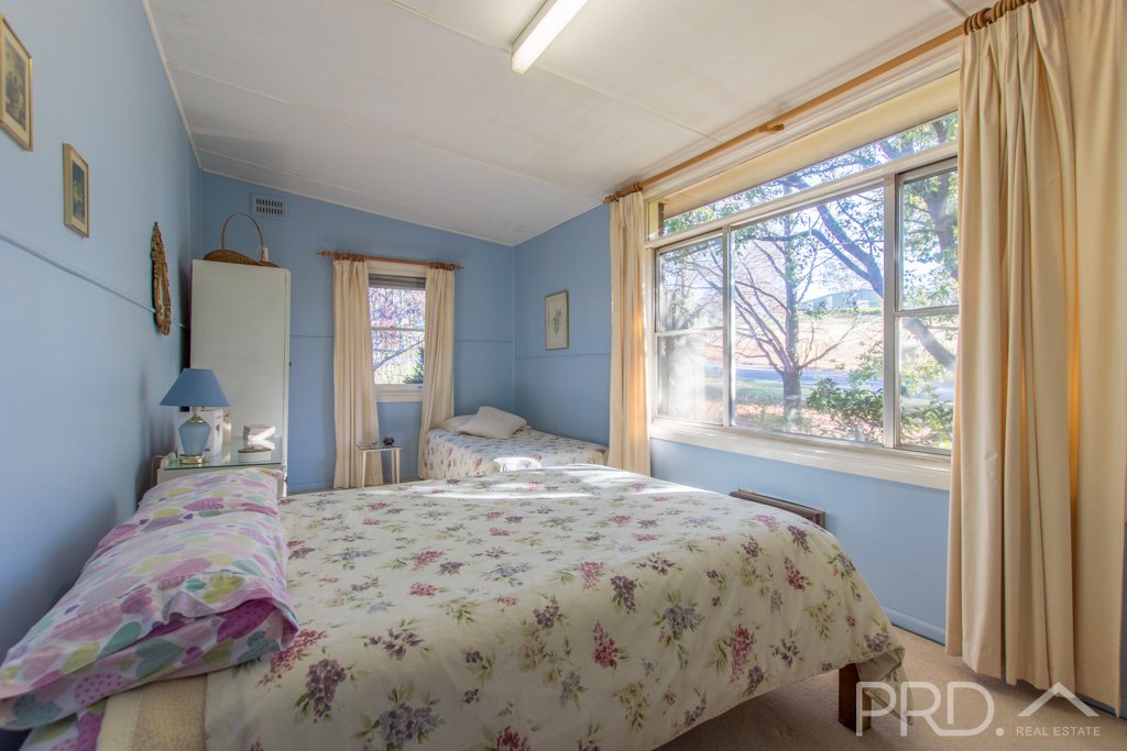 108 Lockhart Street ADELONG 8