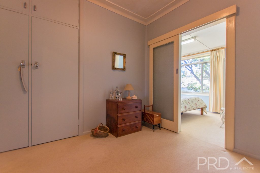 108 Lockhart Street ADELONG 11