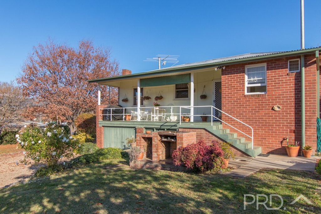 108 Lockhart Street ADELONG 14
