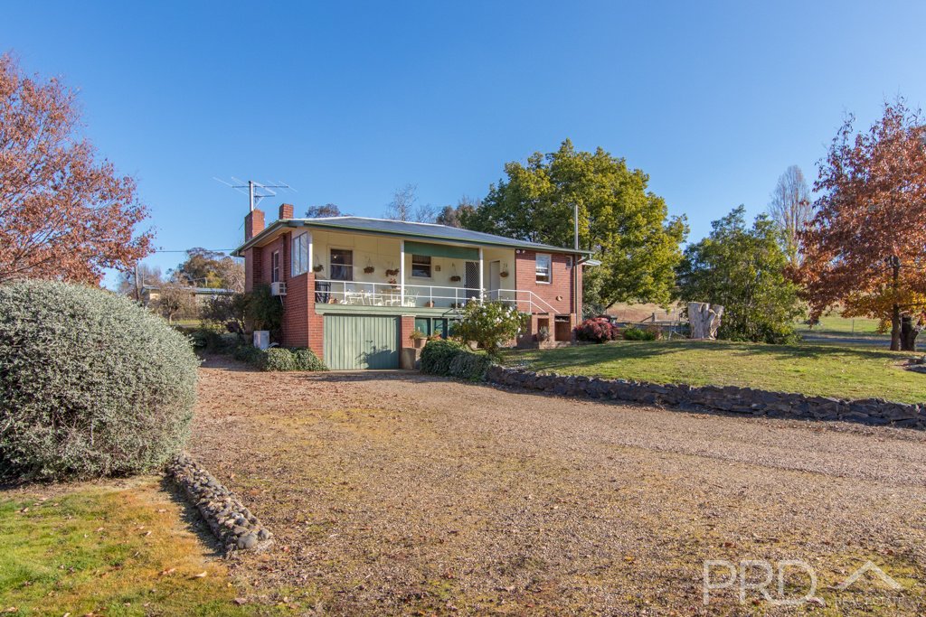 108 Lockhart Street ADELONG 15