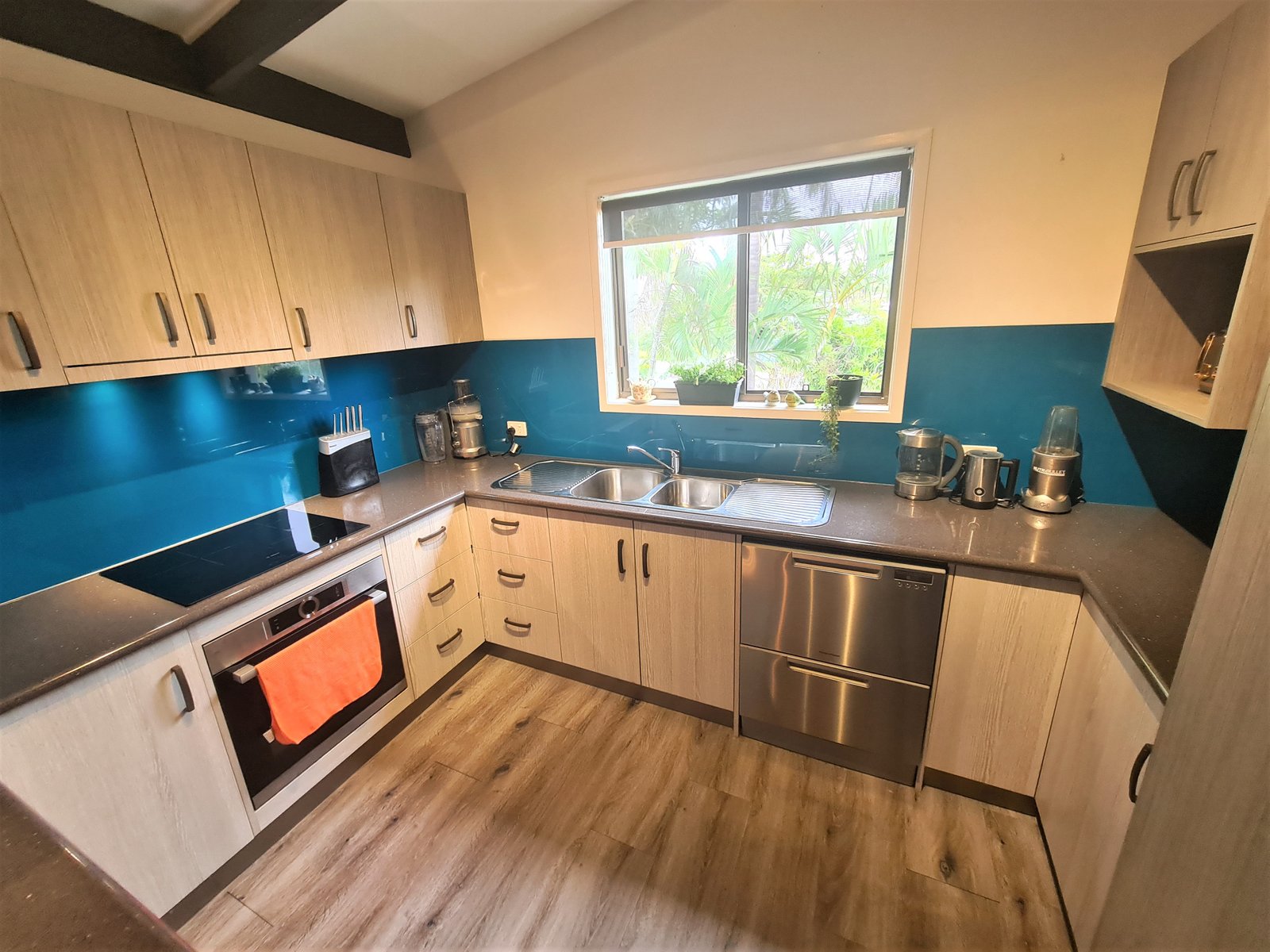 108 MALPAS Street BOYNE ISLAND 9
