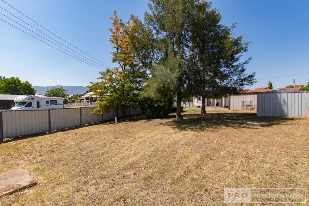 108 Tumut Street ADELONG 10