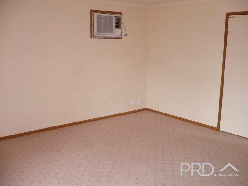10/8 West Road BURONGA 3