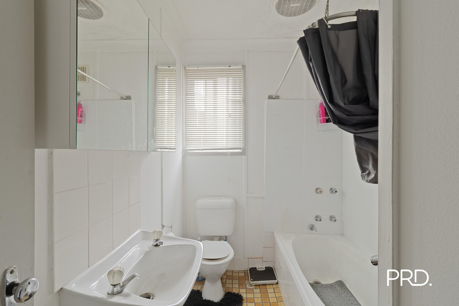 108 Wilkes Crescent TREGEAR 9