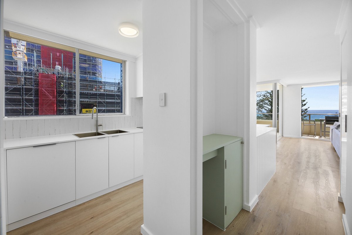 10/82 The Esplanade Burleigh Heads 1