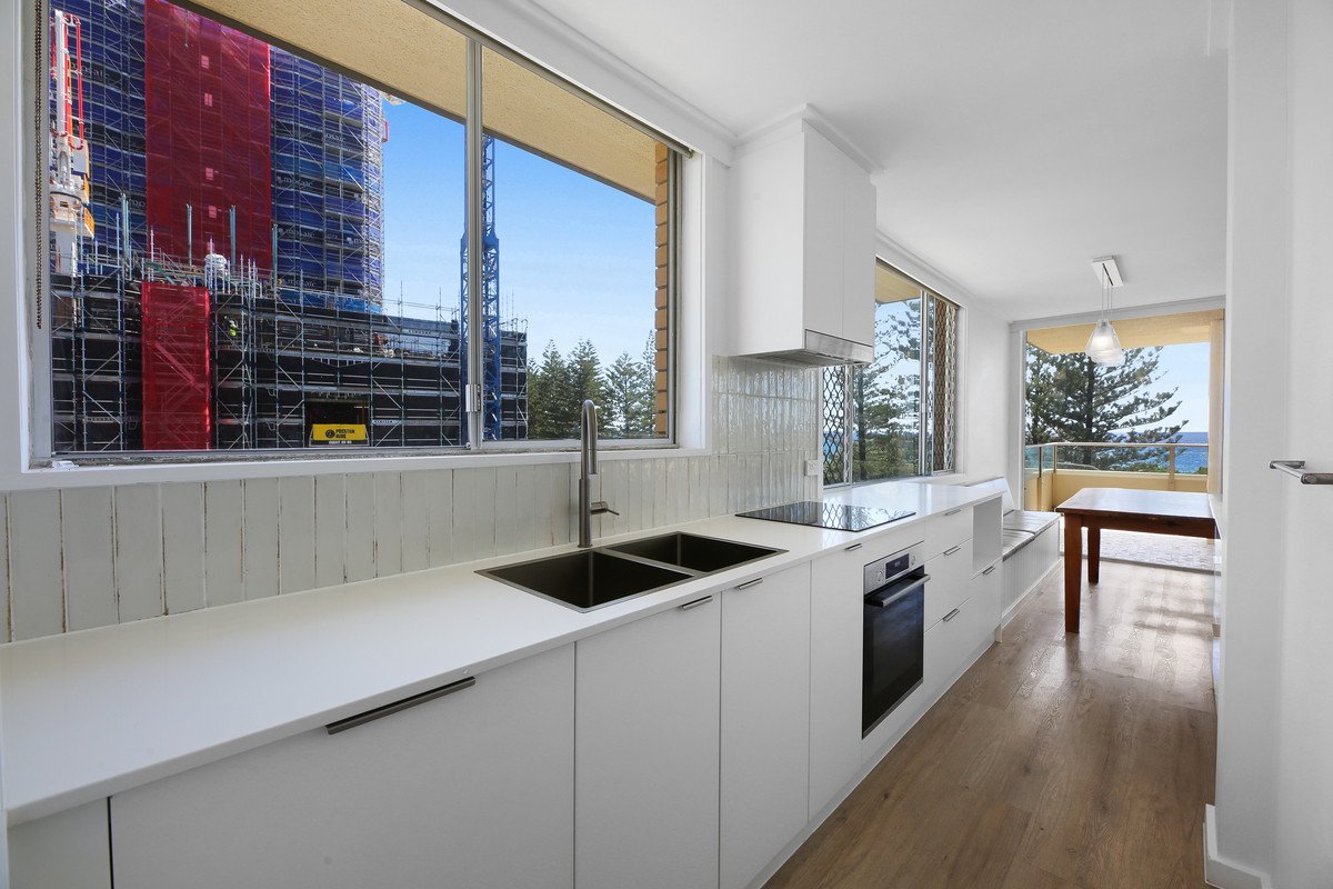 10/82 The Esplanade Burleigh Heads 4