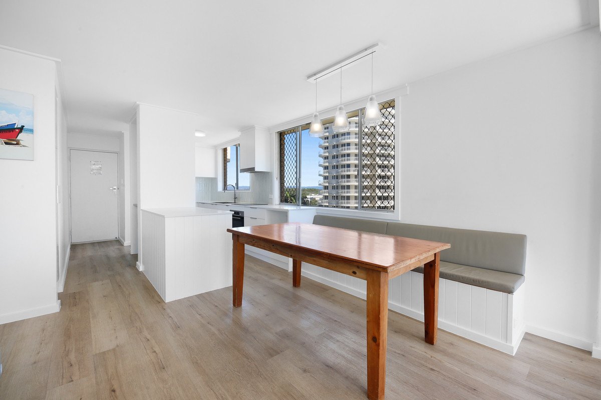 10/82 The Esplanade Burleigh Heads 6