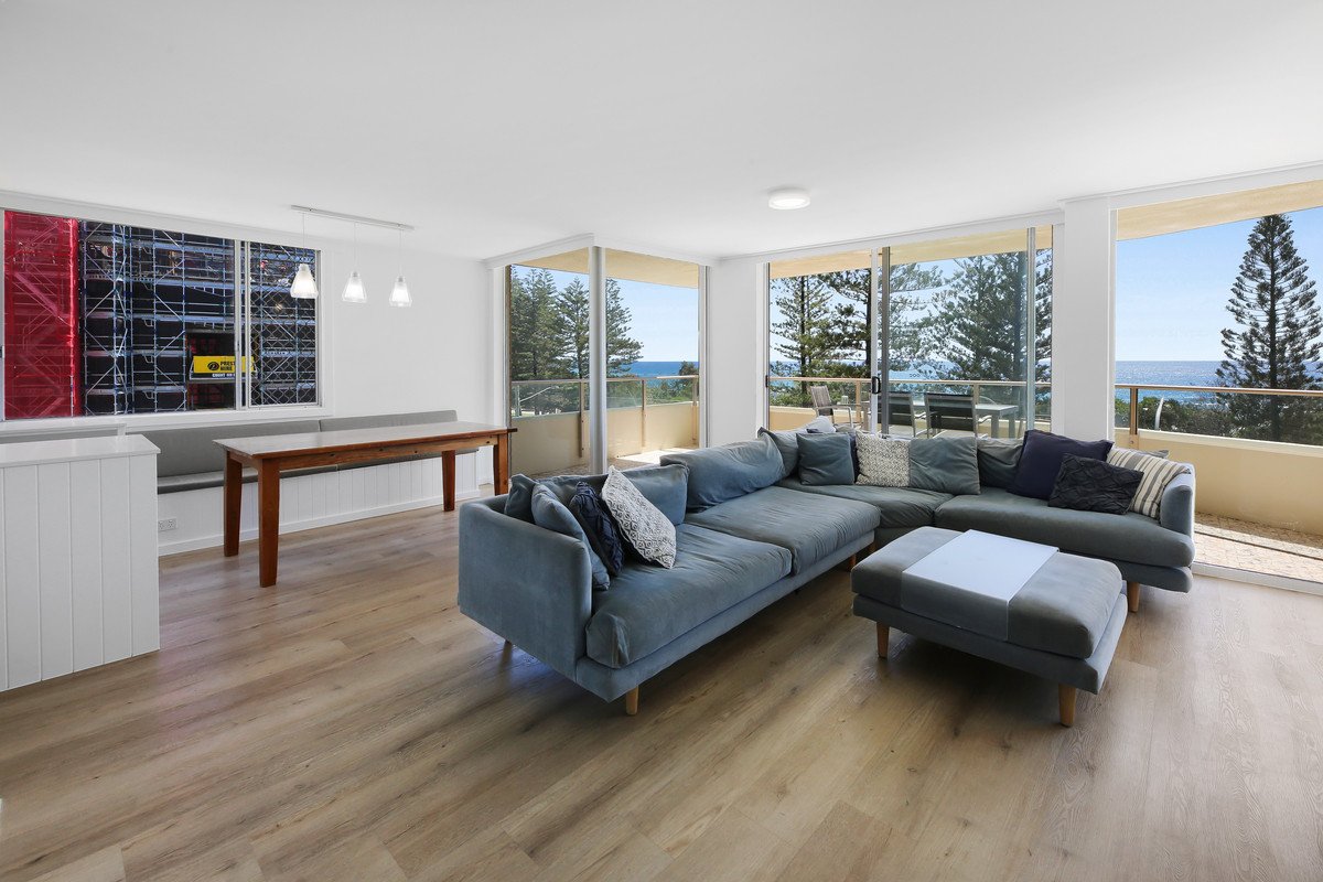 10/82 The Esplanade Burleigh Heads 9